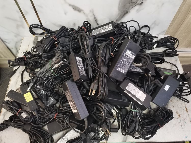 ขาย  Adapter Notebookของแท้ มือ2หลายรุ่น หลายยี่ห้อ    หลายราคา 200-400 บาท