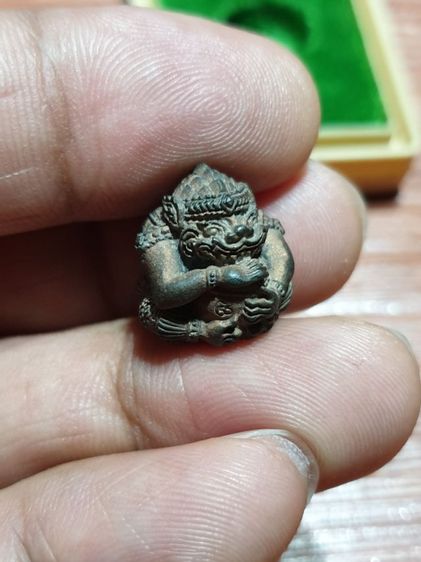 รูปหล่อ ลูกอมหนุมาน ฉลองชัย หลวงพ่อดำ วัดเขาพูนทอง จันทบุรี ปี 44 สภาพสวย คลาสสิค พบเจอน้อย รูปที่ 12