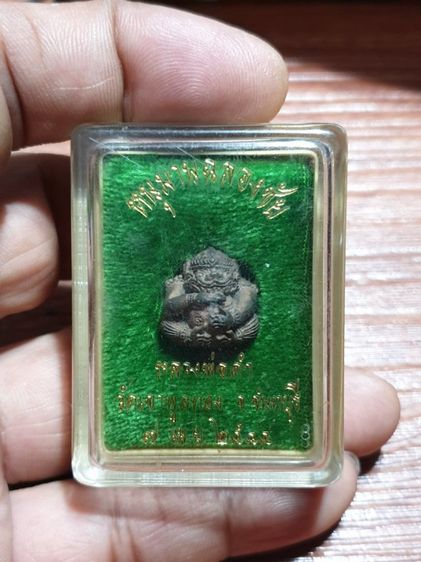 รูปหล่อ ลูกอมหนุมาน ฉลองชัย หลวงพ่อดำ วัดเขาพูนทอง จันทบุรี ปี 44 สภาพสวย คลาสสิค พบเจอน้อย รูปที่ 2