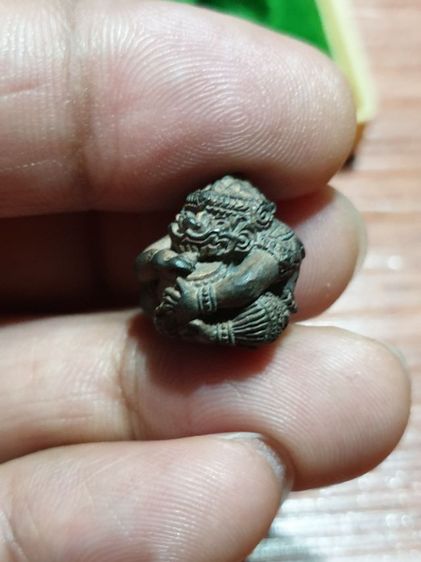 รูปหล่อ ลูกอมหนุมาน ฉลองชัย หลวงพ่อดำ วัดเขาพูนทอง จันทบุรี ปี 44 สภาพสวย คลาสสิค พบเจอน้อย รูปที่ 10