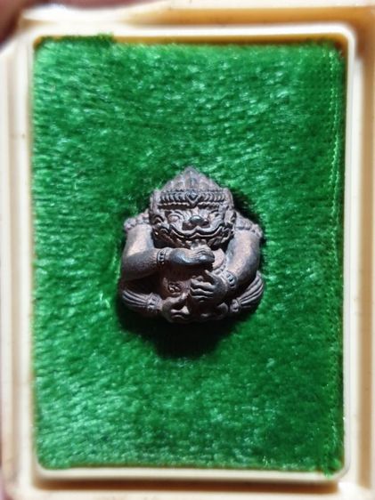 รูปหล่อ ลูกอมหนุมาน ฉลองชัย หลวงพ่อดำ วัดเขาพูนทอง จันทบุรี ปี 44 สภาพสวย คลาสสิค พบเจอน้อย รูปที่ 6