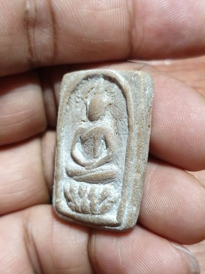 พระสมเด็จเนื้อผงน้ำมัน "พิมพ์นั่งบัว หลังเลข 9" สันนิษฐานเป็นของอ.ลอย โพธิ์เงิน พระพิมพ์โบราณ แป้งรองพิมพ์ยังอยู่สวยเดิม รูปที่ 4