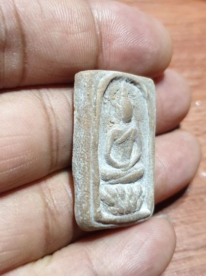 พระสมเด็จเนื้อผงน้ำมัน "พิมพ์นั่งบัว หลังเลข 9" สันนิษฐานเป็นของอ.ลอย โพธิ์เงิน พระพิมพ์โบราณ แป้งรองพิมพ์ยังอยู่สวยเดิม รูปที่ 6