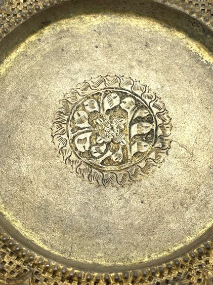 ถาด ทองเหลือง ตอกลายกะไหล่ทอง โบราณเก่าสะสม รูปที่ 6