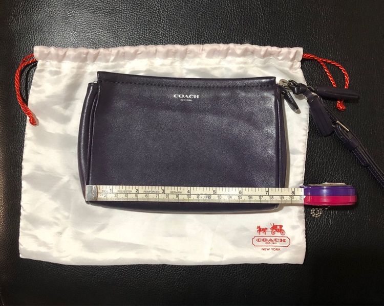 กระเป๋าคล้องมือ coach สีม่วง รูปที่ 3