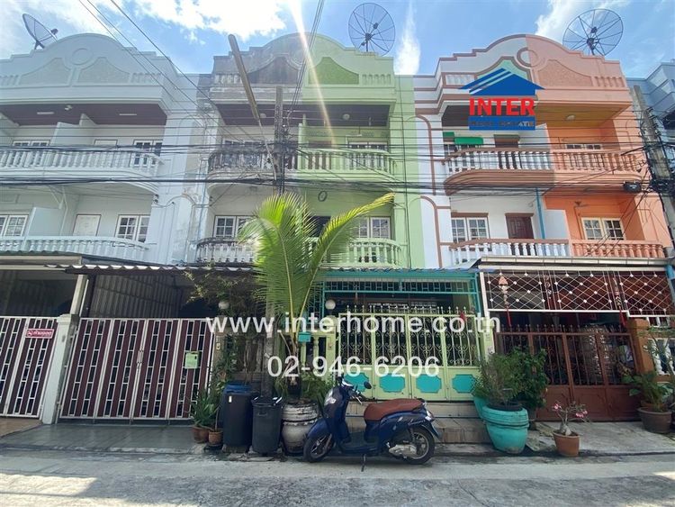 ไม่ใช่ ทาวน์เฮ้าส์ 4 ชั้น 20 ตร.ว. หมู่บ้านไพโรจน์ ซอย5 แยก3 ซอยบางนา-ตราด27 ทางคู่ขนานถนนบางนา-ตราด ถนนสุขุมวิท เขตพระโขนง กรุงเทพมหานคร