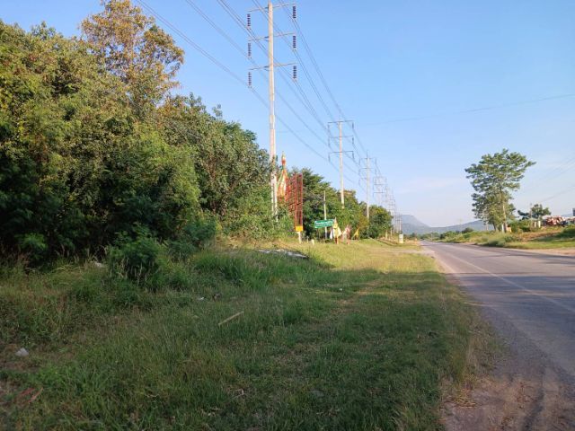 ขายให้เช่าที่ดินทำเลดีที่ดิน2ไร่3งาน14ตรวหน้ากว้าง40เมตร10ห้องติดถ.ด่านขุนทด-ท่าหลวงอ.ลำสนฮิต.เขาน้อยจ.ลพบุรี รูปที่ 3