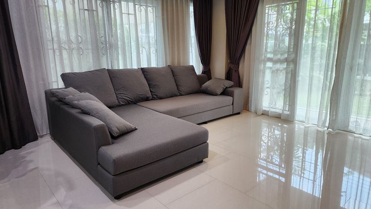 ขายชุดโซฟามือสองขนาดใหญ่ความยาว 3 เมตร ความกว้าง 2 เมตร ผ้านอกสีเทา เบาะแน่น นั่งไม่ยุบ ขายพร้อมหมอนอิง 9 ใบ รูปที่ 4