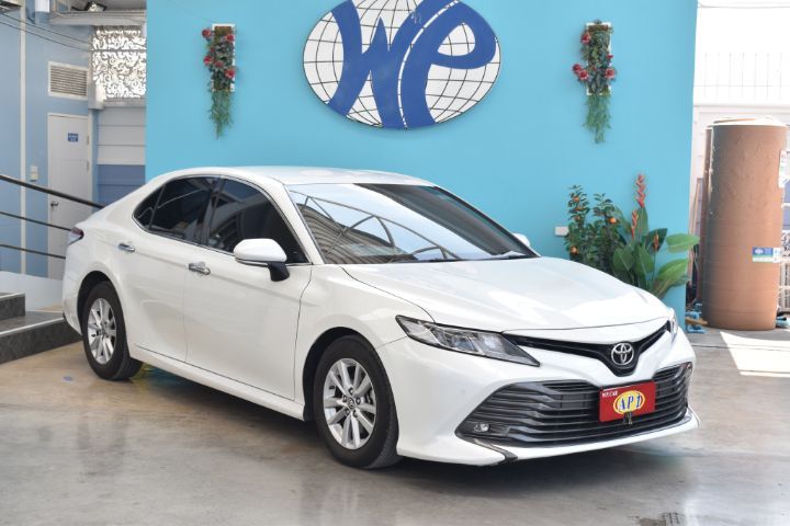รถ Toyota Camry 2.0 G สี ขาว