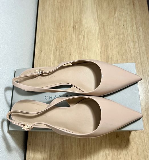 CHARLES AND KEITH รองเท้ารุ่น Patent Pointed-Toe Slingback Flats - สีนู้ด รูปที่ 8
