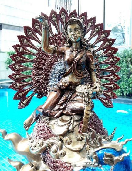 นางกวักสุภาวดี ราชินีโภคทรัพย์ เนื้อบรอนซ์ หมายเลขที่ ๙ ผลงาน อ.ชาญ บุดดาชัย กว้าง11นิ้ว ลึก7.5นิ้ว  สูง13นิ้ว