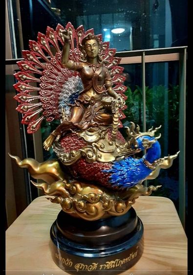 นางกวักสุภาวดี ราชินีโภคทรัพย์ เนื้อบรอนซ์ หมายเลขที่ ๙ ผลงาน อ.ชาญ บุดดาชัย กว้าง11นิ้ว ลึก7.5นิ้ว  สูง13นิ้ว รูปที่ 3