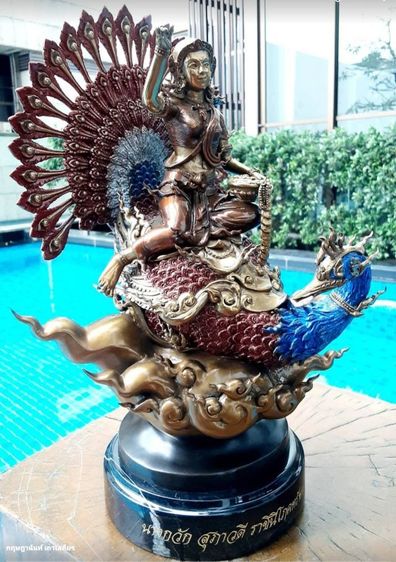 นางกวักสุภาวดี ราชินีโภคทรัพย์ เนื้อบรอนซ์ หมายเลขที่ ๙ ผลงาน อ.ชาญ บุดดาชัย กว้าง11นิ้ว ลึก7.5นิ้ว  สูง13นิ้ว รูปที่ 9