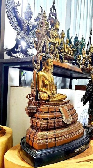 พระพุทธชินราช ราชันย์สยาม เนื้อบรอนซ์  หมายเลขที่ ๙  หน้าตัก 9นิ้ว สูง 26นิ้ว กว้าง18นิ้ว ลึก 10นิ้ว (ไม่รวมฐานหิน) รูปที่ 8