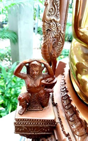 พระพุทธชินราช ราชันย์สยาม เนื้อบรอนซ์  หมายเลขที่ ๙  หน้าตัก 9นิ้ว สูง 26นิ้ว กว้าง18นิ้ว ลึก 10นิ้ว (ไม่รวมฐานหิน) รูปที่ 17