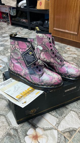 DR. MARTENS PINK LEATHER SNAKESKIN BOOTS MADE IN ENGLAND VINTAGE - Kaidee