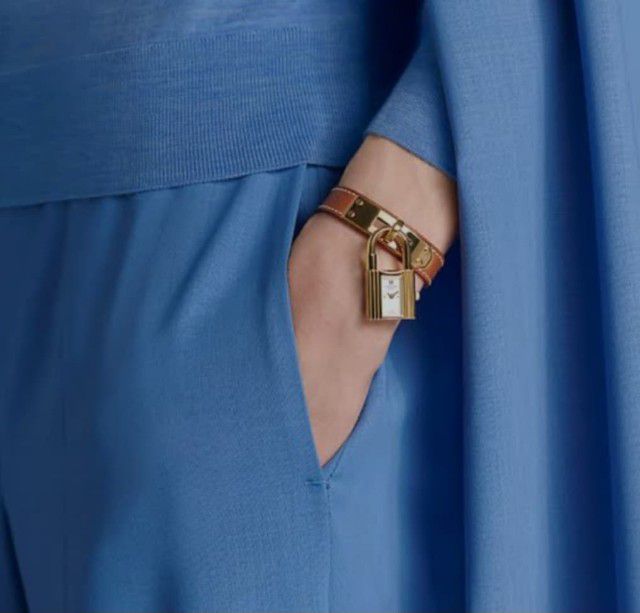 นาฬิกาHermes kelly watch🎉

มือสอง ของแท้ รูปที่ 16