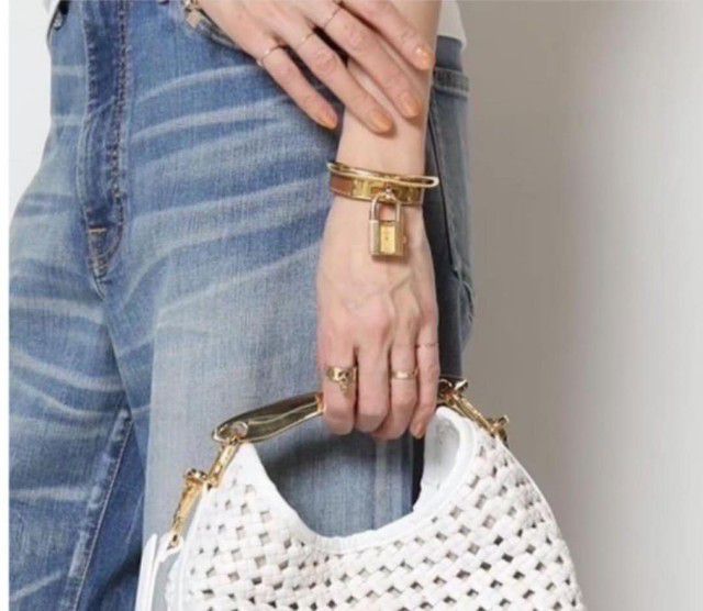 นาฬิกาHermes kelly watch🎉

มือสอง ของแท้ รูปที่ 13