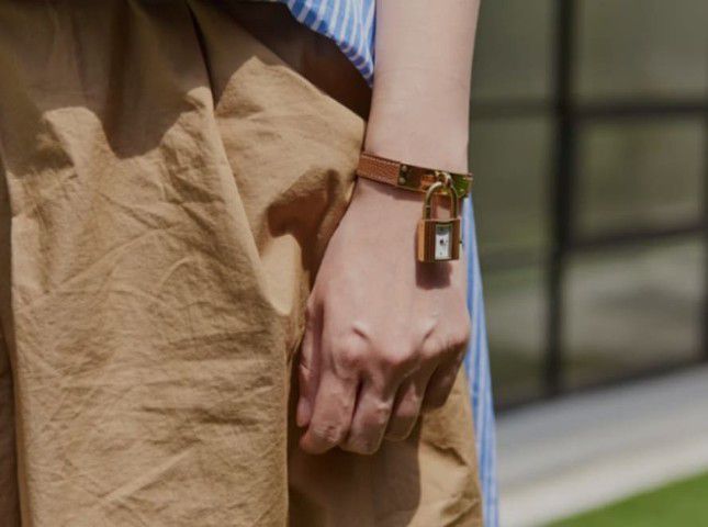 นาฬิกาHermes kelly watch🎉

มือสอง ของแท้ รูปที่ 15