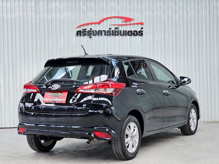 Toyota Yaris 2018 1.2 E Sedan เบนซิน ไม่ติดแก๊ส เกียร์อัตโนมัติ ดำ รูปที่ 4