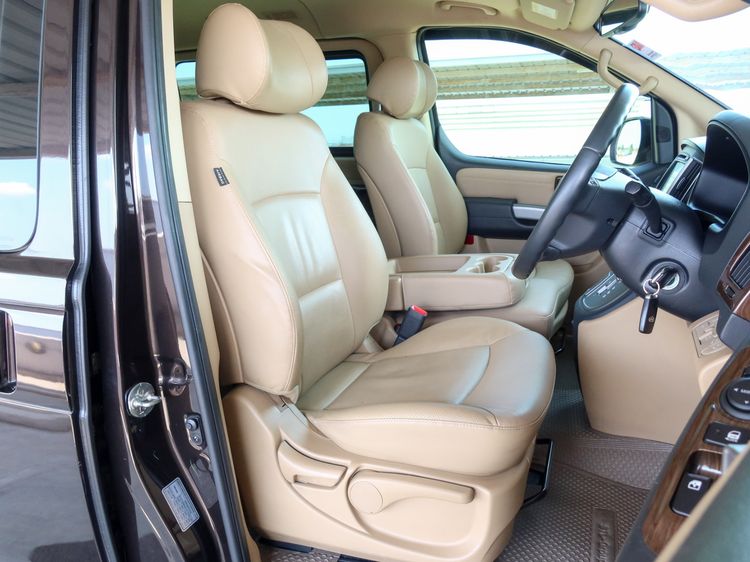 Hyundai H-1  2019 2.5 Deluxe Van ดีเซล ไม่ติดแก๊ส เกียร์อัตโนมัติ น้ำตาล รูปที่ 3