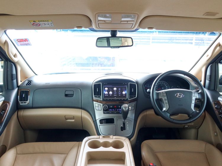 Hyundai H-1  2019 2.5 Deluxe Van ดีเซล ไม่ติดแก๊ส เกียร์อัตโนมัติ น้ำตาล รูปที่ 2