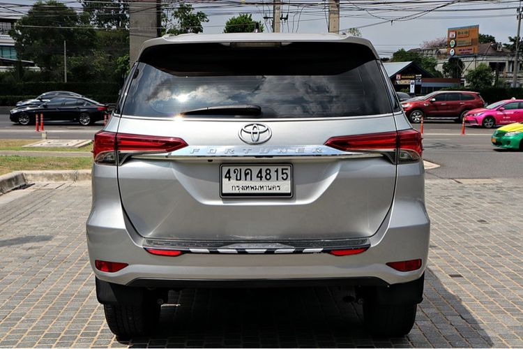 Toyota Fortuner 2018 2.4 V Utility-car ดีเซล ไม่ติดแก๊ส เกียร์อัตโนมัติ บรอนซ์เงิน รูปที่ 4