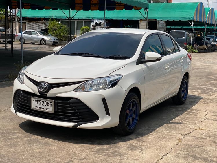 Toyota Vios 2021 1.5 Entry Sedan เบนซิน ไม่ติดแก๊ส เกียร์อัตโนมัติ ขาว รูปที่ 3