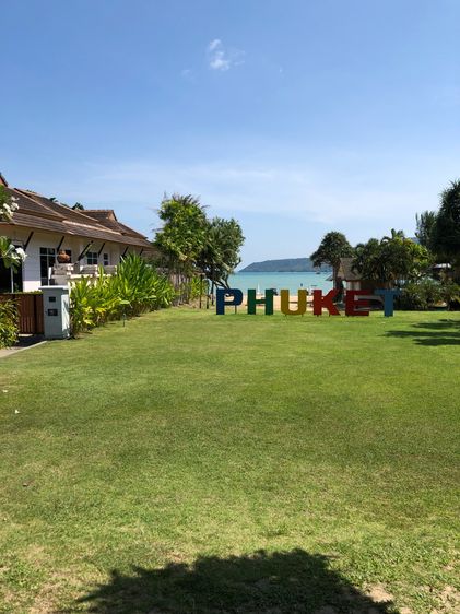 ขายโรงแรม 4 ดาว 120 ห้อง ติดอ่าวฉลอง 80 เมตร  ใกล้หาดราไวย์ จ. ภูเก็ต พื้นที่ 10 ไร่ 89.8 ตารางวา ราคา 550 ลบ.