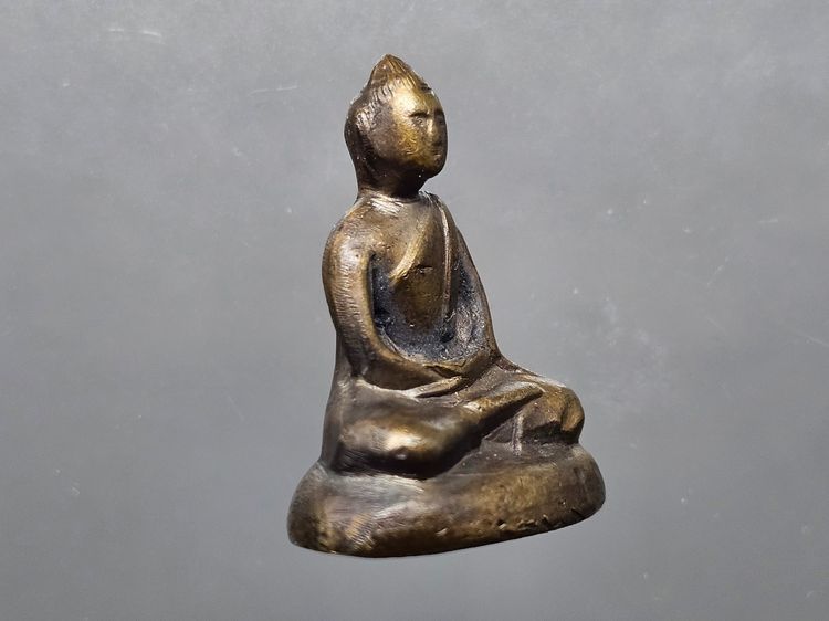 พระกริ่ง ฝีพระหัตถ์สมเด็จย่า ปี 2515 ฟอร์มพระสวย เข้มขลัง รูปที่ 4