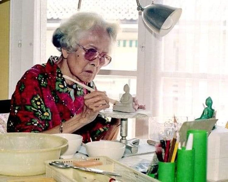 พระกริ่ง ฝีพระหัตถ์สมเด็จย่า ปี 2515 ฟอร์มพระสวย เข้มขลัง รูปที่ 9