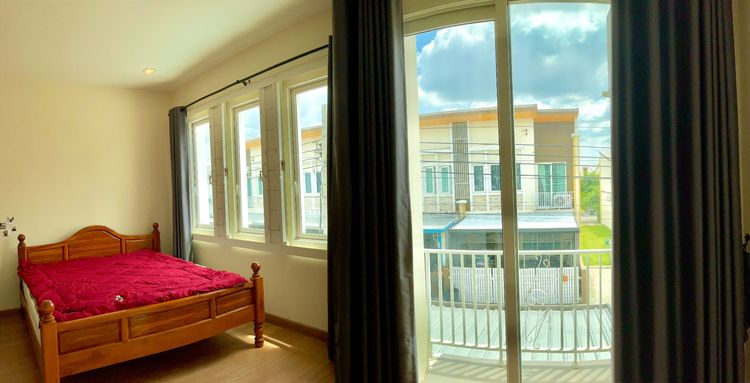 อื่นๆ มีบางส่วน 2018 ขายด่วน ทาวน์โฮม 2 ชั้น ขนาด 21.7 ตร.ว. หมู่บ้านโกลเด้นทาวน์ (บางนา-กิ่งแก้ว) ใกล้สนามบินสุวรรณภูมิ-บางนา ทำเลทองสะดวกทุกการเดินทาง รูปที่ 3