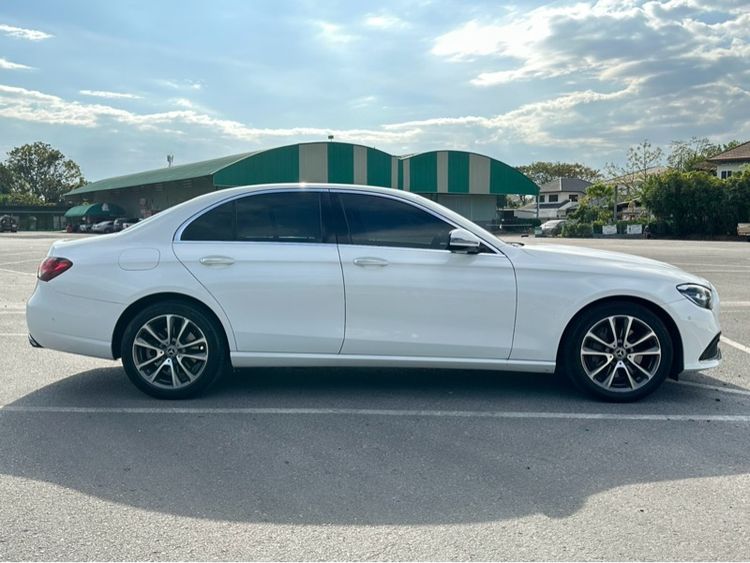 Mercedes-Benz E-Class 2022 E300e Sedan เบนซิน ไม่ติดแก๊ส เกียร์อัตโนมัติ ขาว รูปที่ 4