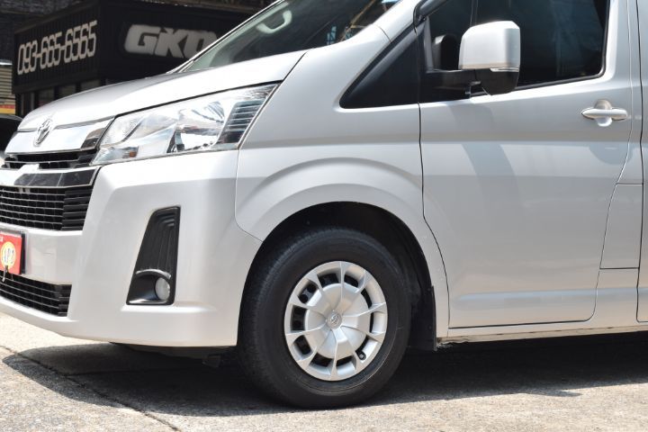 Toyota Commuter 2022 2.8 Van ดีเซล เกียร์อัตโนมัติ เทา รูปที่ 3