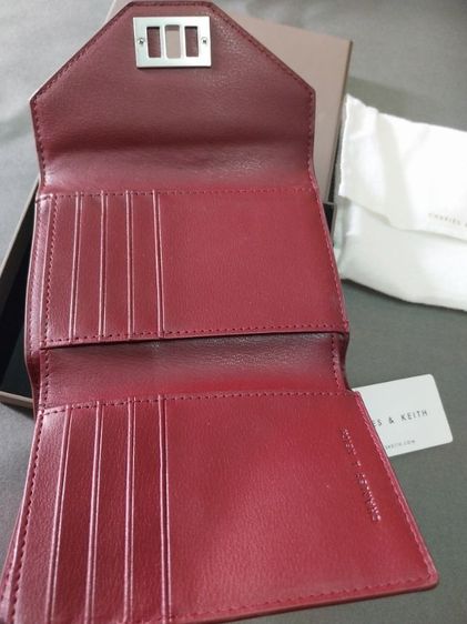 กระเป๋าสตางค์ CHARLES   KEITH สีไวน์แดง รูปที่ 6