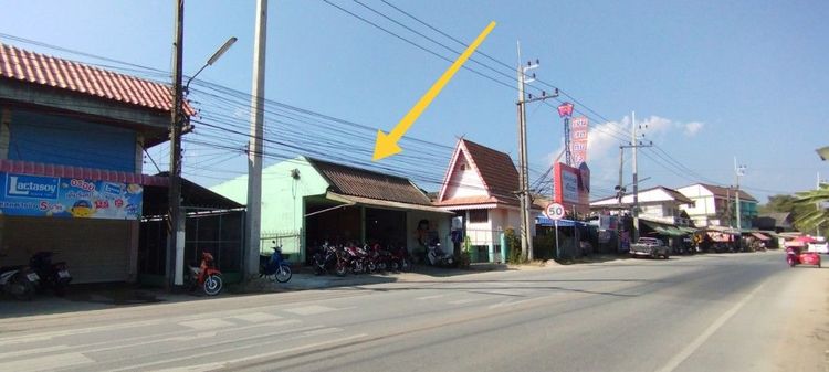 ที่ดิน 3 งาน 6 ตารางวา ใกล้ตลาดสด ติดทางหลวงสาย 1089 ฝาง-ท่าตอน ด้านหลังมีถนนออกซอยหลังตลาดสด มีสิ่งปลูกสร้างห้องแถวชั้นเดียว,2คูหา,2 ห้องนอน,2 ห้องน้ำ บ้านเดี่ยวชั้นครึ่ง, 3 ห้องนอน,3 ห้องน้ำ,2 ห้องครัว ติดต่อ. 0818831469,0910424012 รูปที่ 3