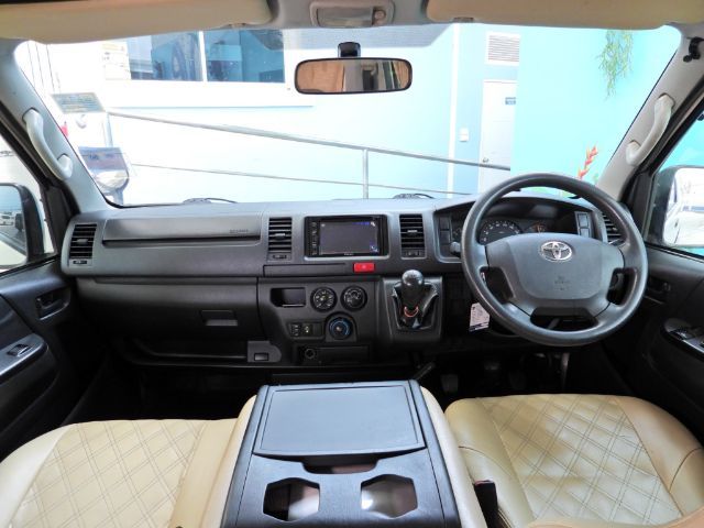 Toyota Hiace 2015 3.0 GL Van ดีเซล เกียร์ธรรมดา ขาว รูปที่ 4