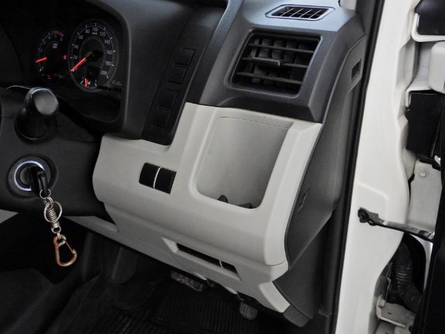 Toyota Commuter 2025 2.8 Van ดีเซล เกียร์อัตโนมัติ ขาว รูปที่ 4