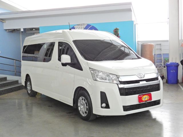 รถ Toyota Commuter 2.8 สี ขาว