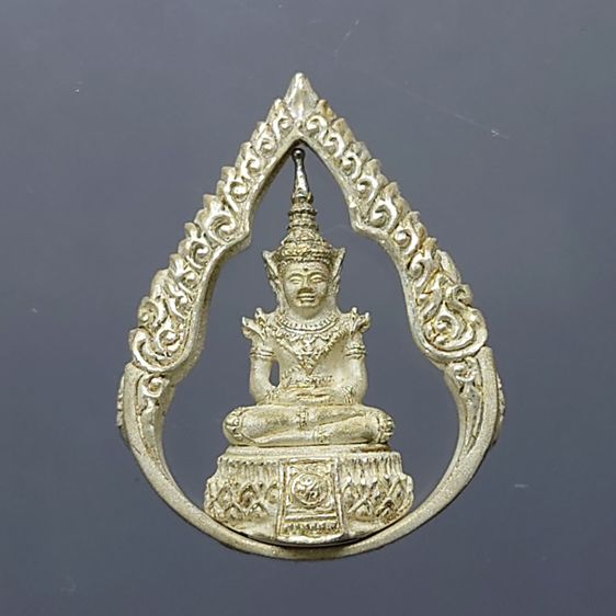 พระแก้วมรกต ภปร ( รุ่นแรก ) ฉลองครบ 75 พรรษา รัชกาลที่9 เนื้อเงิน พิมพ์หยดน้ำ ปี2545 พร้อมกล่องเดิม รูปที่ 4