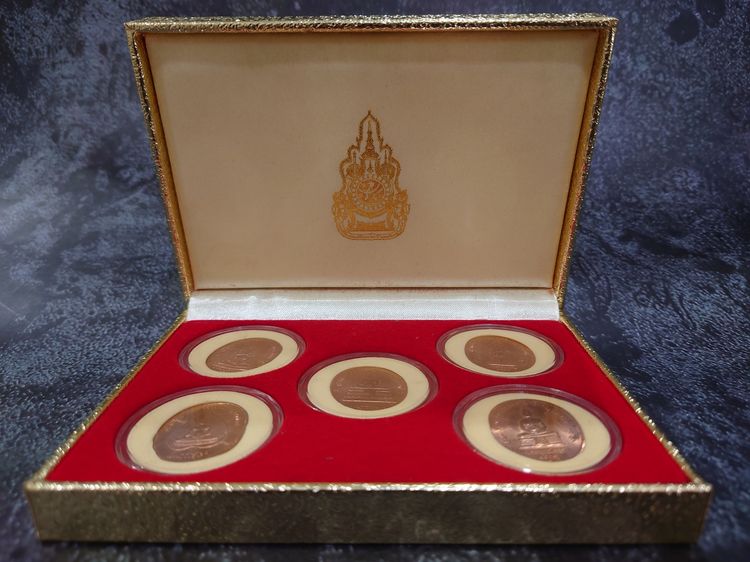 เหรียญพระพุทธปัญจภาคี เนื้อทองแดง พิมพ์ใหญ่ ที่ระลึกพระราชพิธีกาญจนาภิเษก ในหลวงรัชกาลที่9 ปี พ.ศ.2539 พร้อมกล่องครบชุด รูปที่ 2