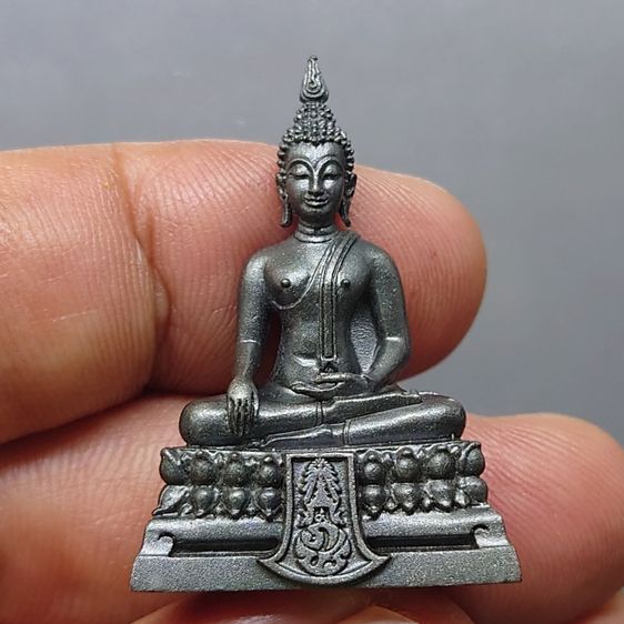 พระคุ้มเกล้า เย็นศิระเพราะพระบริบาล 80 พรรษามหากษัตริย์แผ่นดินสยาม เนื้อเงินรมดำ พิมพ์ใหญ่ ปี2550 พร้อมกล่องเดิม รูปที่ 4
