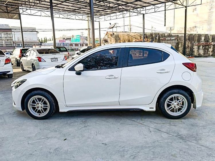 Mazda Mazda 2 2016 1.3 Sports Standard Sedan เบนซิน ไม่ติดแก๊ส เกียร์อัตโนมัติ ขาว รูปที่ 4