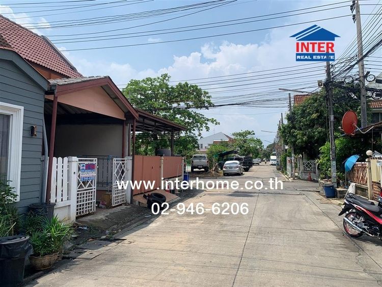 ทาวน์เฮ้าส์ 2 ชั้น 16 ตร.ว. หมู่บ้านพูนสินธานี3 ใกล้สถานีรถไฟฟ้าแยกมิสทีน ซอยเคหะร่มเกล้า64 ถนนรามคำแหง ถนนเคหะร่มเกล้า เขตลาดกระบัง กรุงเทพ