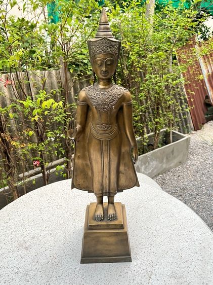 พระยืนอยุธยาทรงเครื่องปางห้ามญาติ