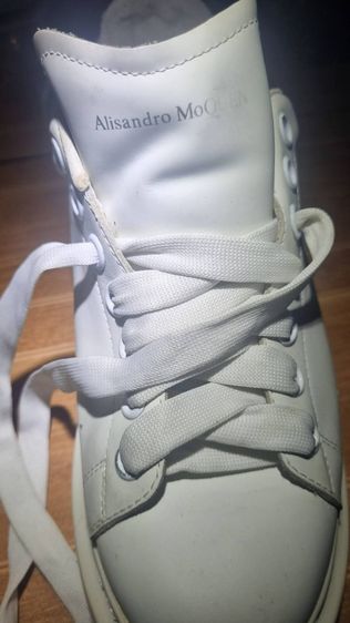 𝐀𝐥𝐞𝐱𝐚𝐧𝐝𝐞𝐫 𝐌𝐜𝐐𝐔𝐄𝐄𝐍 ไซส์𝟑𝟗 สีขาวล้วน  รูปที่ 2