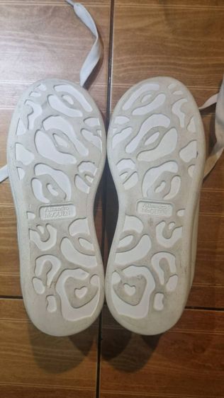 𝐀𝐥𝐞𝐱𝐚𝐧𝐝𝐞𝐫 𝐌𝐜𝐐𝐔𝐄𝐄𝐍 ไซส์𝟑𝟗 สีขาวล้วน  รูปที่ 4