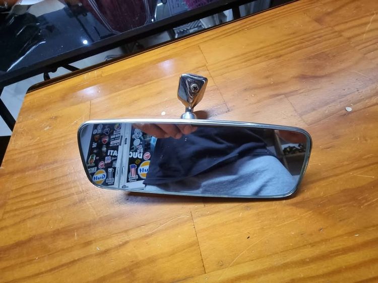 กระจกมองหลังรถคลาสสิค