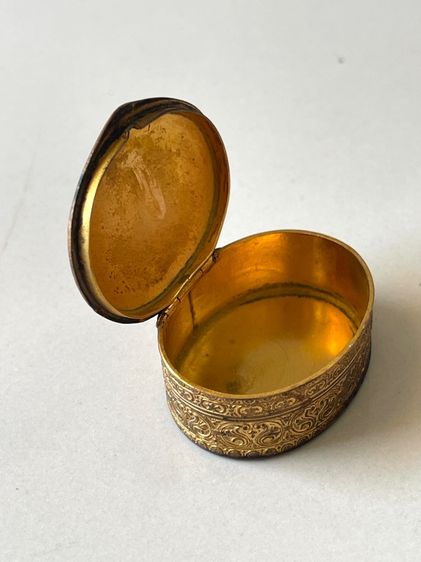 ตลับสีผึ้ง กระไหล่ทอง เก่าโบราณสะสมA2 รูปที่ 8