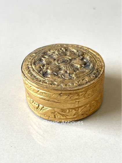 ตลับสีผึ้ง กระไหล่ทอง เก่าโบราณสะสมA3